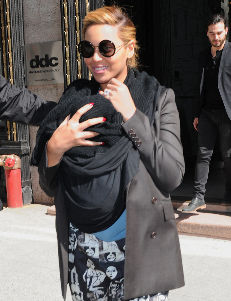 FFN_Beyonce_Blue_AAR_040212_8940631