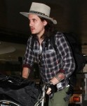 FFN_FPFLY_John_Mayer_LAX_EXCL_123011_8337735
