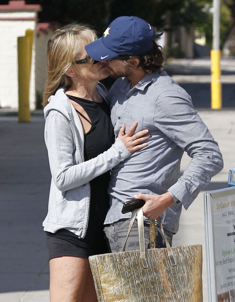 3FFN_Stone_Sharon_Boyfriend_FF7_052912_9134273 Sharon Stone