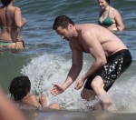 Hugh Jackman & Familie im Mittelmeer in Barcelona