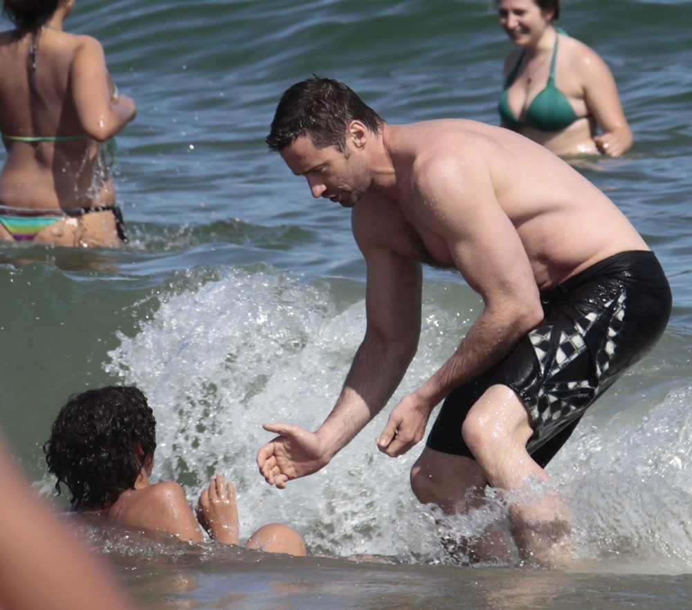 Hugh Jackman & Familie im Mittelmeer in Barcelona