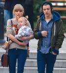 FFN_Styles_Swift_TeachFF_120212_50959787_midres FFN_Styles_Swift_TeachFF_120212_50959787_midres
