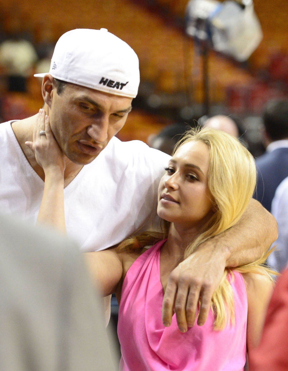 Cele Bitchy Hayden Panettiere Kisses Her Huge On Again Bf Wladimir Klitschko Hot Or Gross