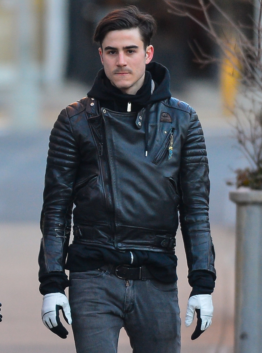 Is Justin Theroux Paul Theroux Son