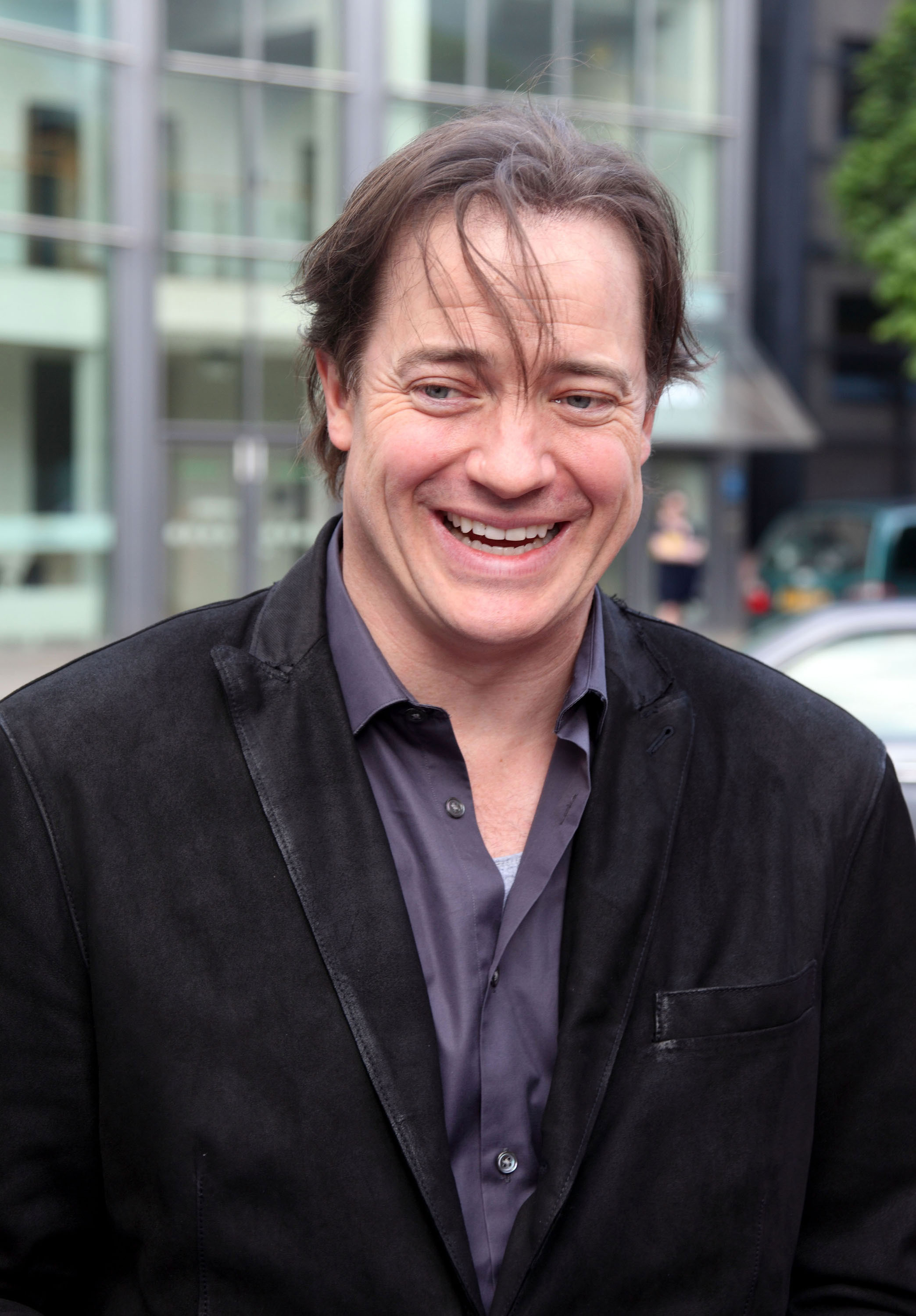 Cele|bitchy | Brendan Fraser is going broke on $231k a month, loses around $87k a month