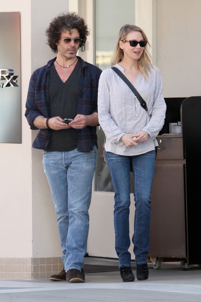 Renee Zellweger and her boyfriend Doyle Bramhall II seen going to Lancer Dermatology clinic in Los Angeles
