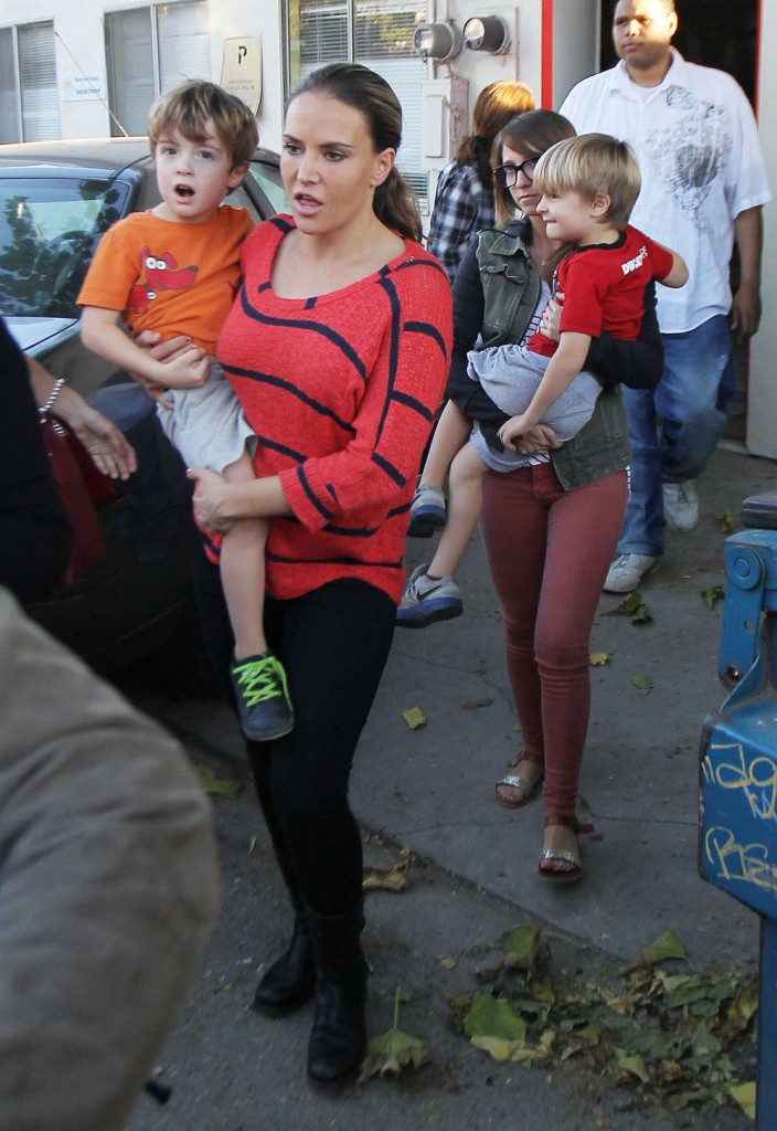 Semi-Exclusive... Brooke Mueller Picks Up Her Boys From School