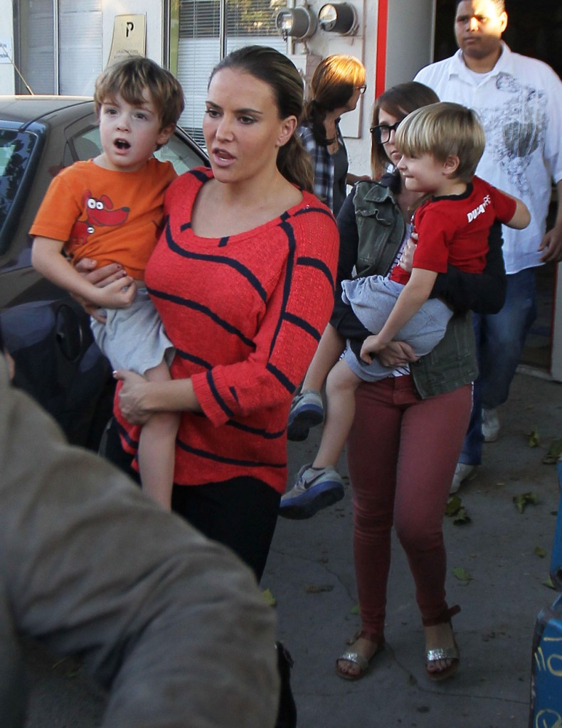 Semi-Exclusive... Brooke Mueller Picks Up Her Boys From School