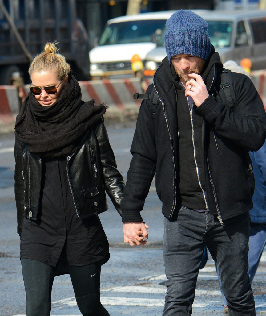 Exclusive... Sam Worthington & Lara Bingle Out For A Stroll In New York