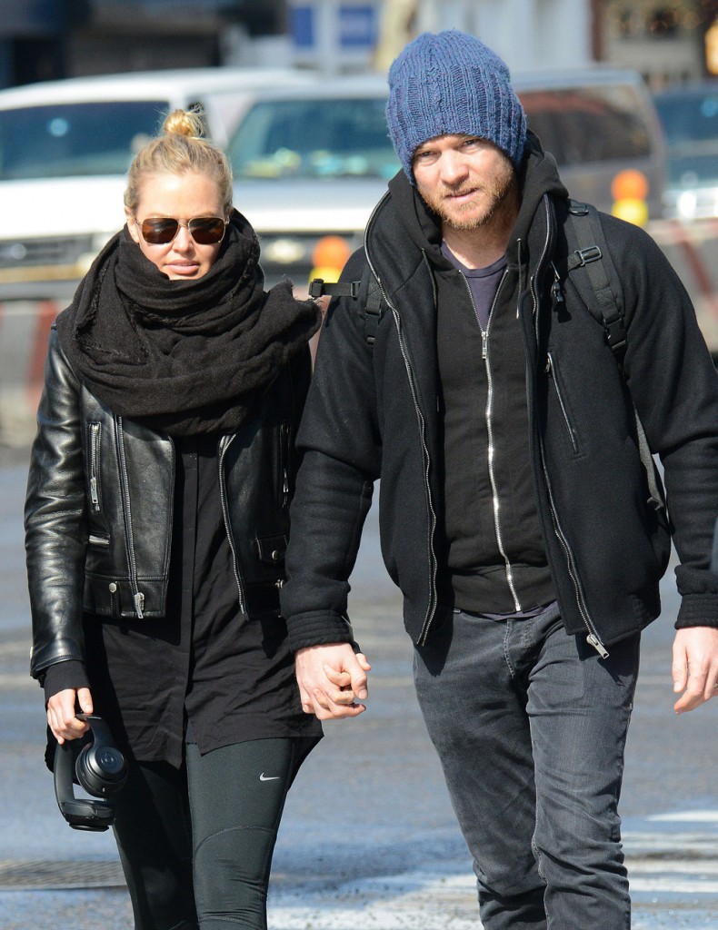 Exclusive... Sam Worthington & Lara Bingle Out For A Stroll In New York