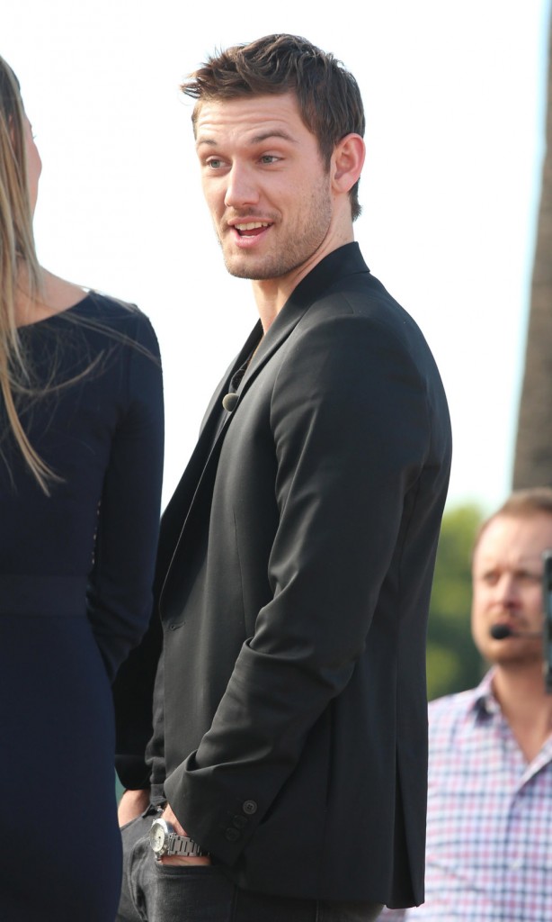 Alex Pettyfer appears on Extra