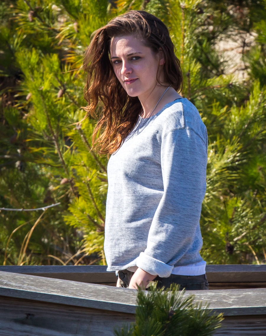 Download this Kristen Stewart Pregnant Not picture