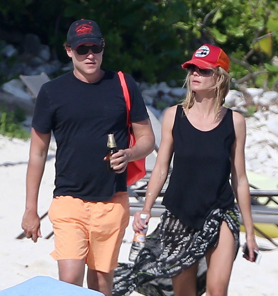 Heidi Klum spends a PDA-filled day on the beach with boyfriend Vito Schnabel in Mexico