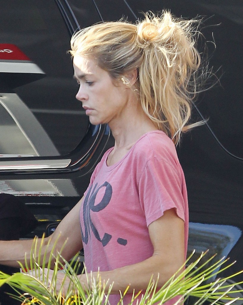 Exclusive... Make-Up Free Denise Richards Stopping To Get Gas