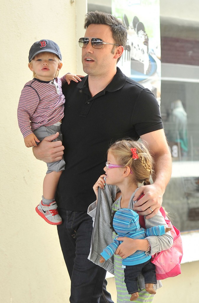 Jennifer Garner and Ben Affleck take a trip to the Farmer's Market with their children