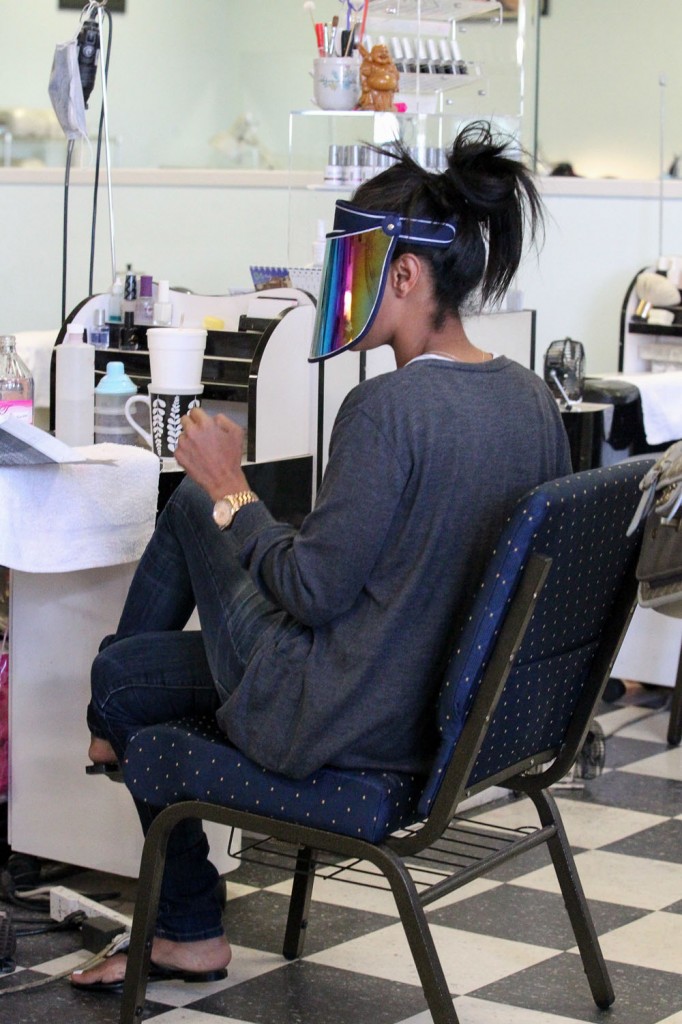 Vanessa Stiviano goes to a nail salon