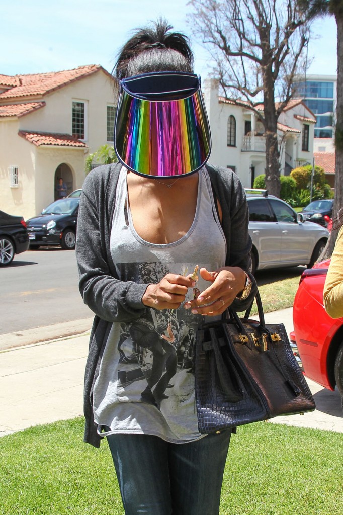 Vanessa Stiviano goes to a nail salon