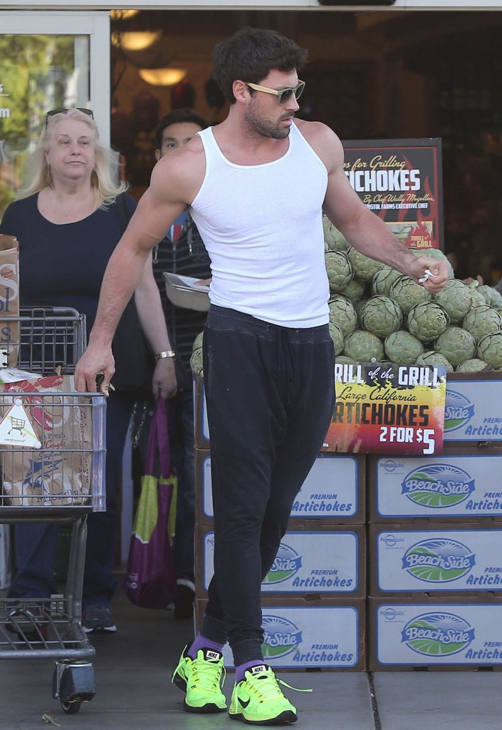 Maksim Chmerkovskiy Picking Up Groceries At Bristol Farms