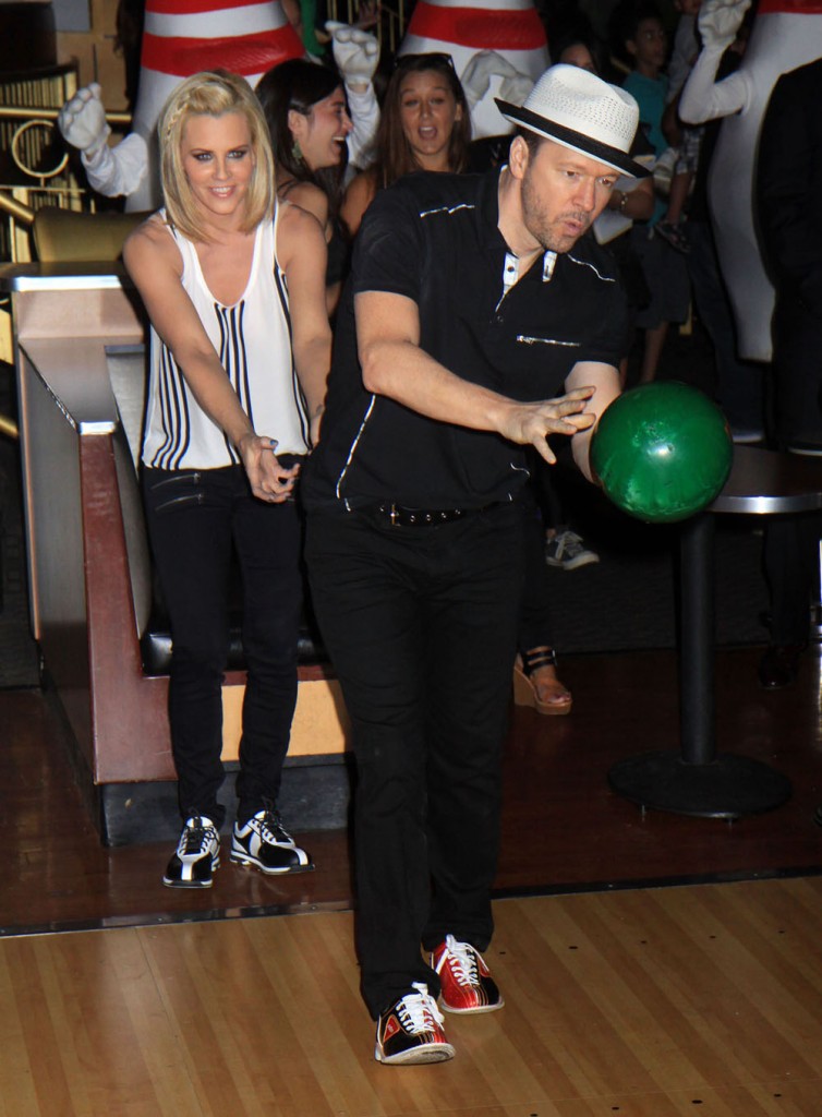 Jenny McCarthy & Donnie Wahlberg Can't Keep Their Hands Off Each Other