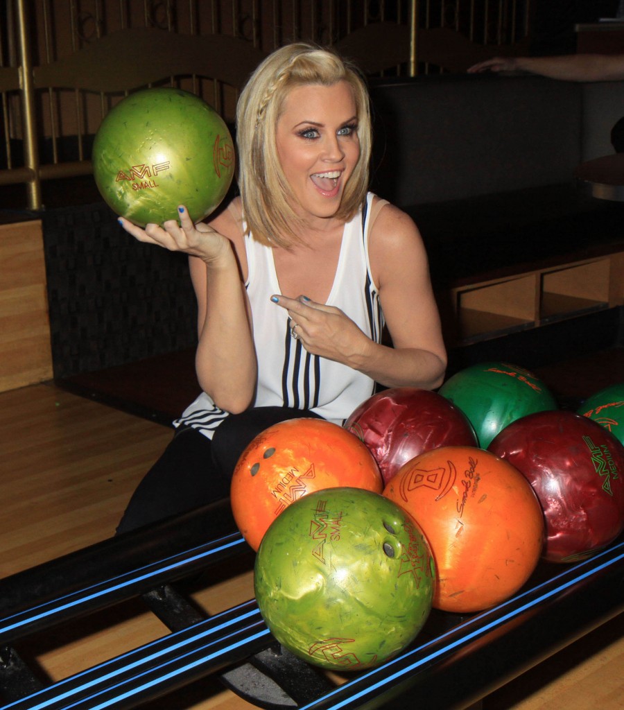 Jenny McCarthy & Donnie Wahlberg Can't Keep Their Hands Off Each Other