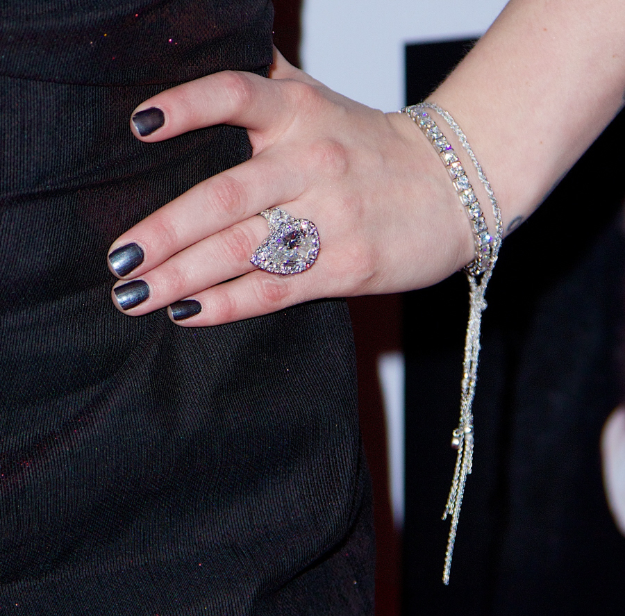 avril levine wedding ring