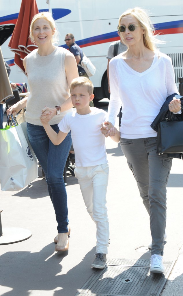 Kelly Rutherford leaving the Martinez