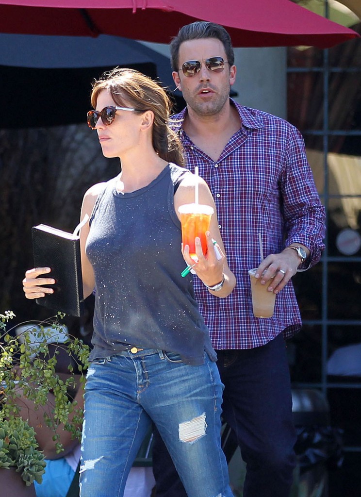 Ben & Jen Stop For Some Drinks In Brentwood