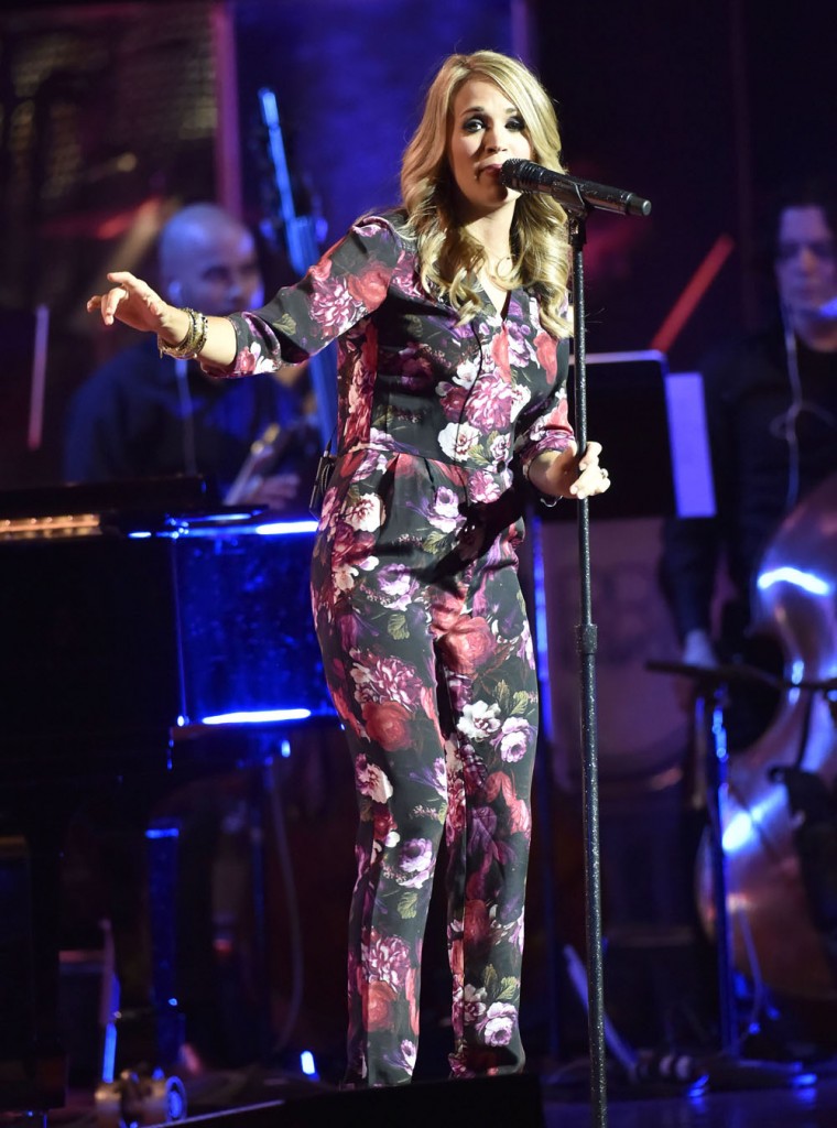 Pregnant Carrie Underwood Performs At Ravinia Festival