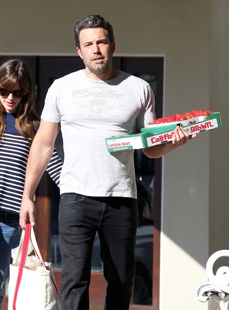 Ben Affleck & Jennifer Garner Visit The Farmer's Market