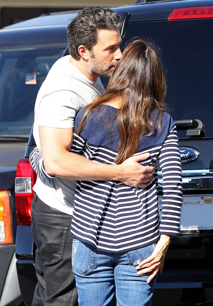 Ben Affleck & Jennifer Garner Visit The Farmer's Market