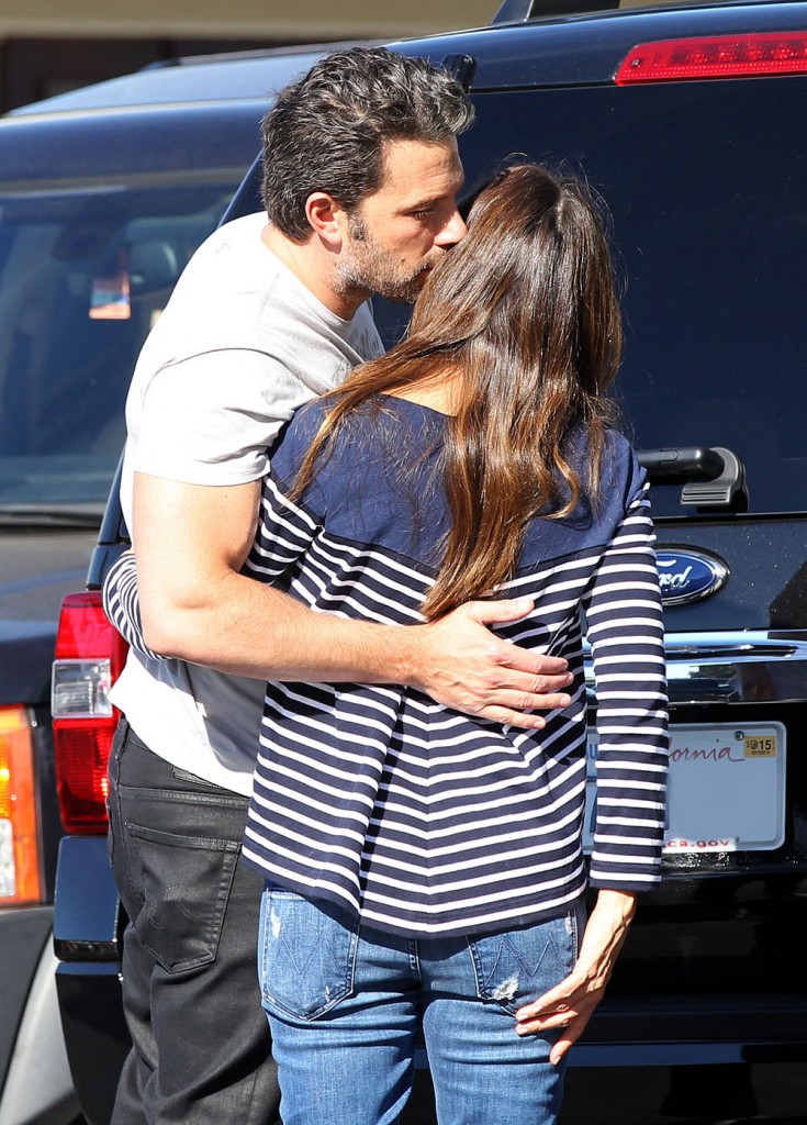 Ben Affleck & Jennifer Garner Visit The Farmer's Market