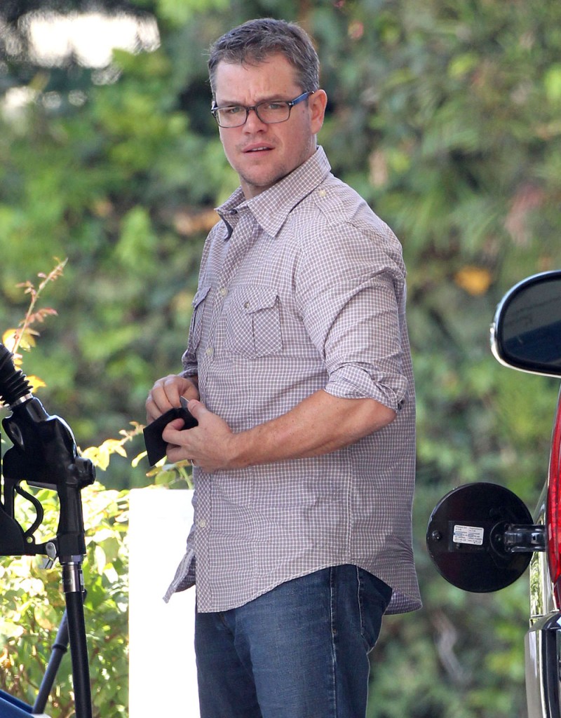 Exclusive... Matt Damon Filling Up In Culver City