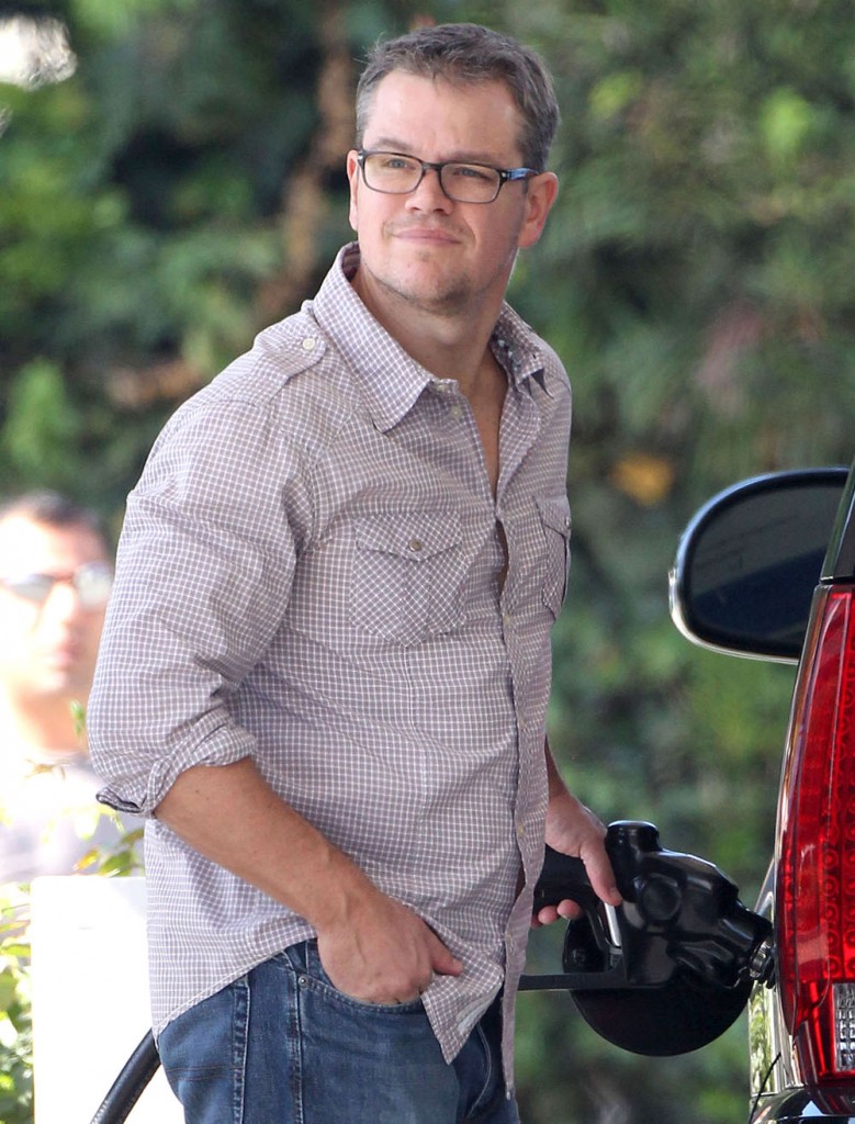 Exclusive... Matt Damon Filling Up In Culver City