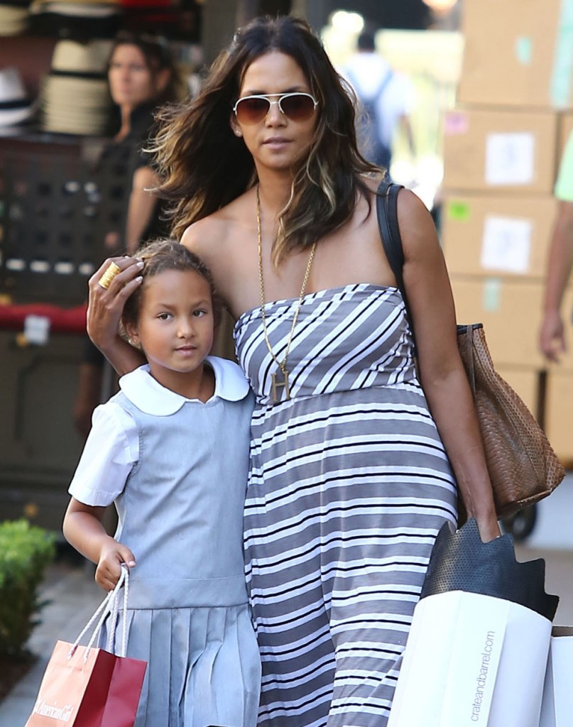 Halle Berry & Daughter Nahla Shopping At The Grove