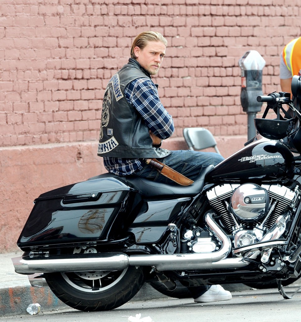 Charlie Hunnam filming "Sons Of Anarchy"