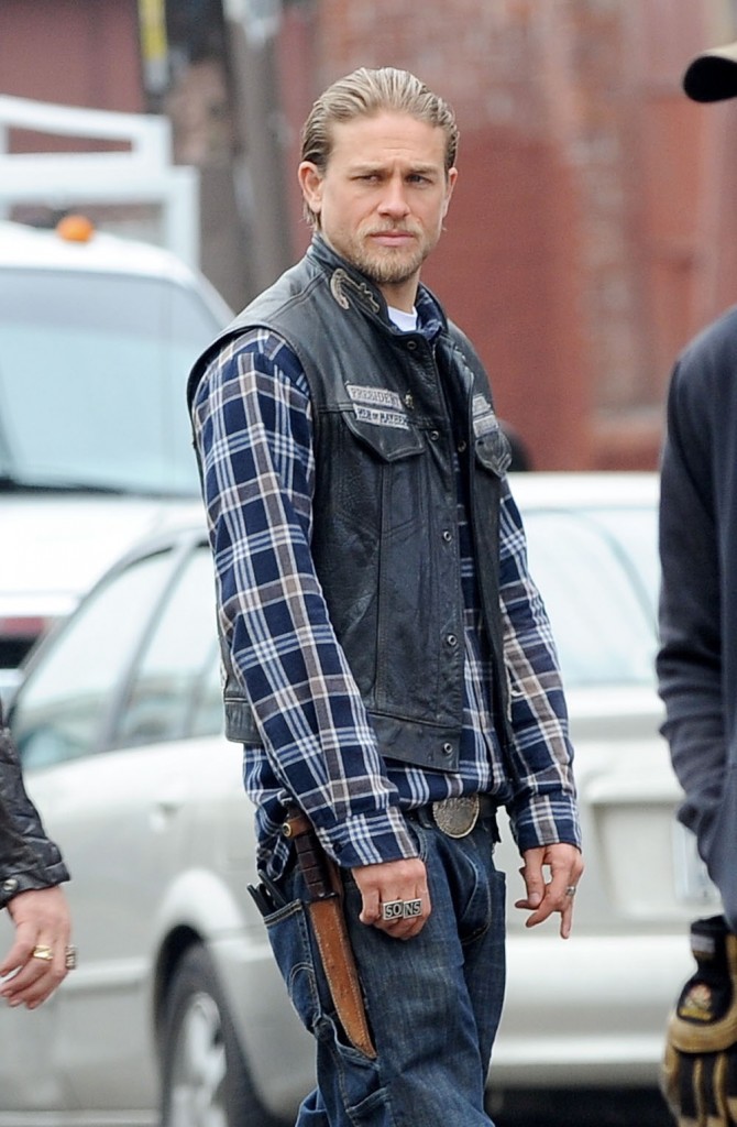 Charlie Hunnam filming "Sons Of Anarchy"