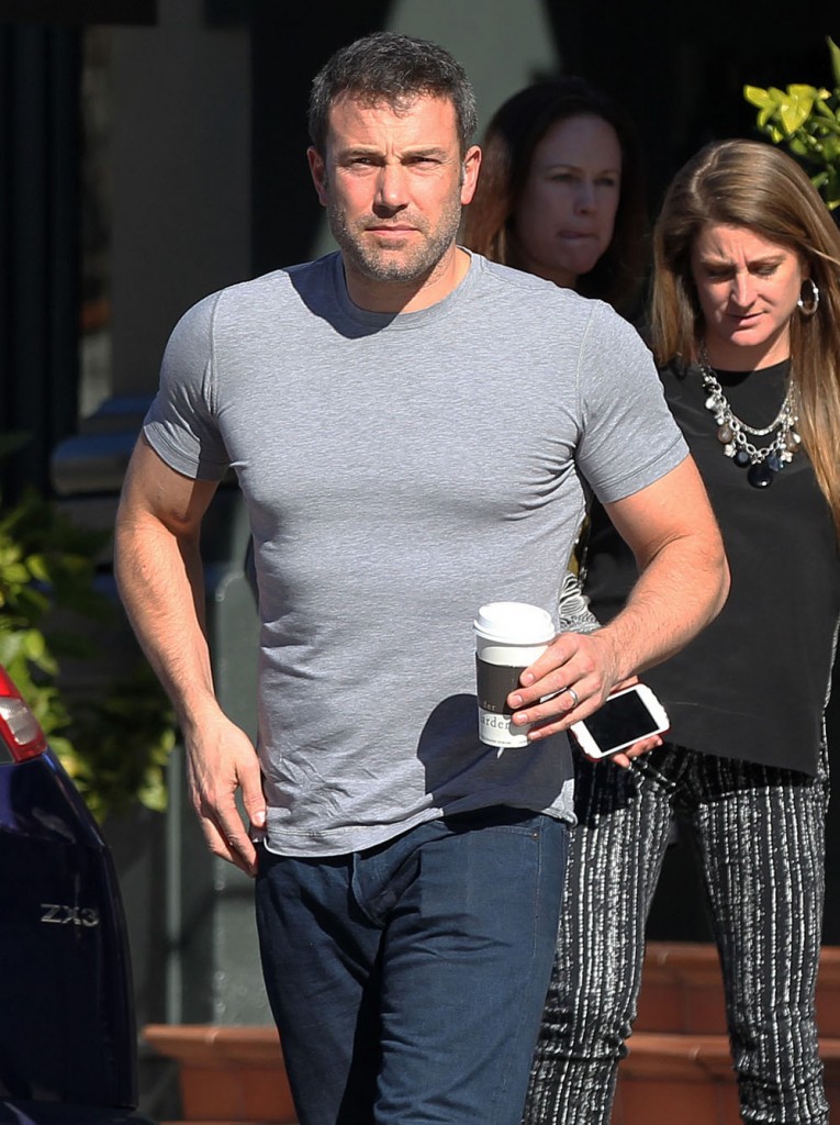 Ben Affleck Shows Off The Guns In Brentwood