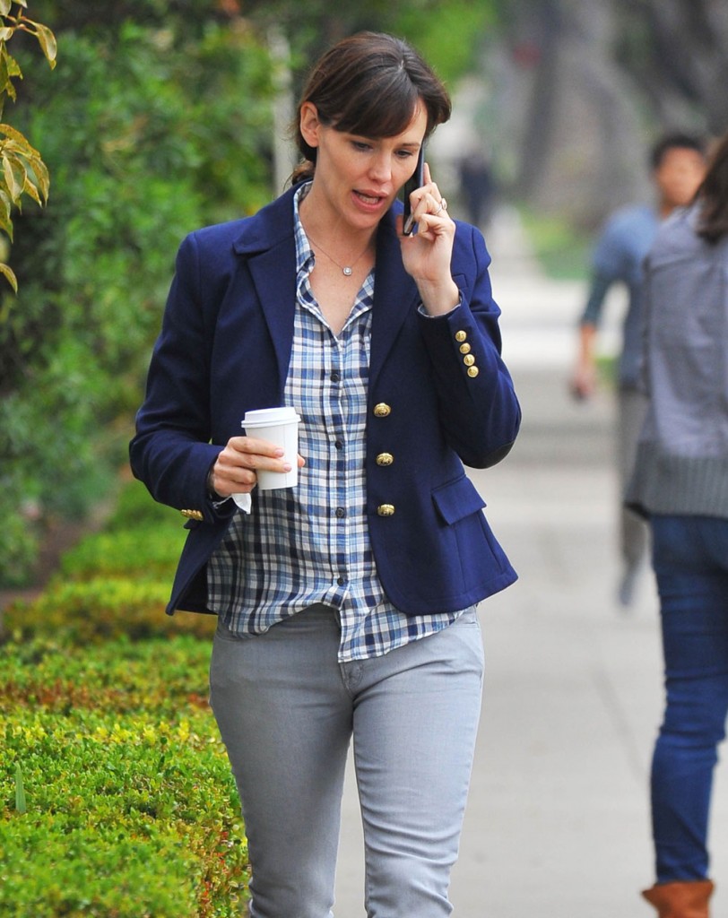 Jennifer Garner Out And About With Her Daughters