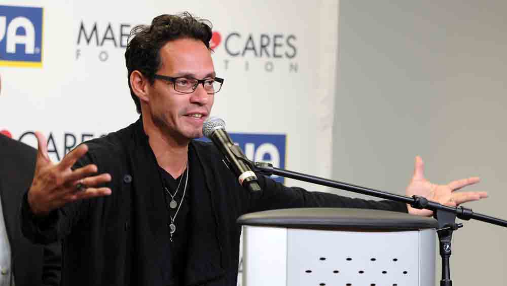 Marc Anthony presents a check to the Maestro Cares Foundation