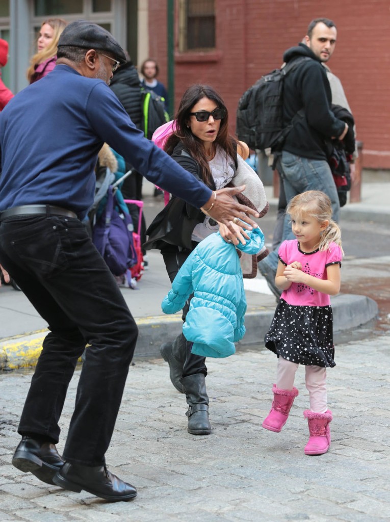 Bethenny Frankel Out In NYC With Her Daughter