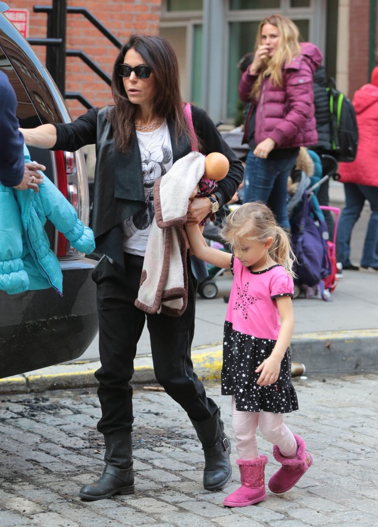Bethenny Frankel Out In NYC With Her Daughter