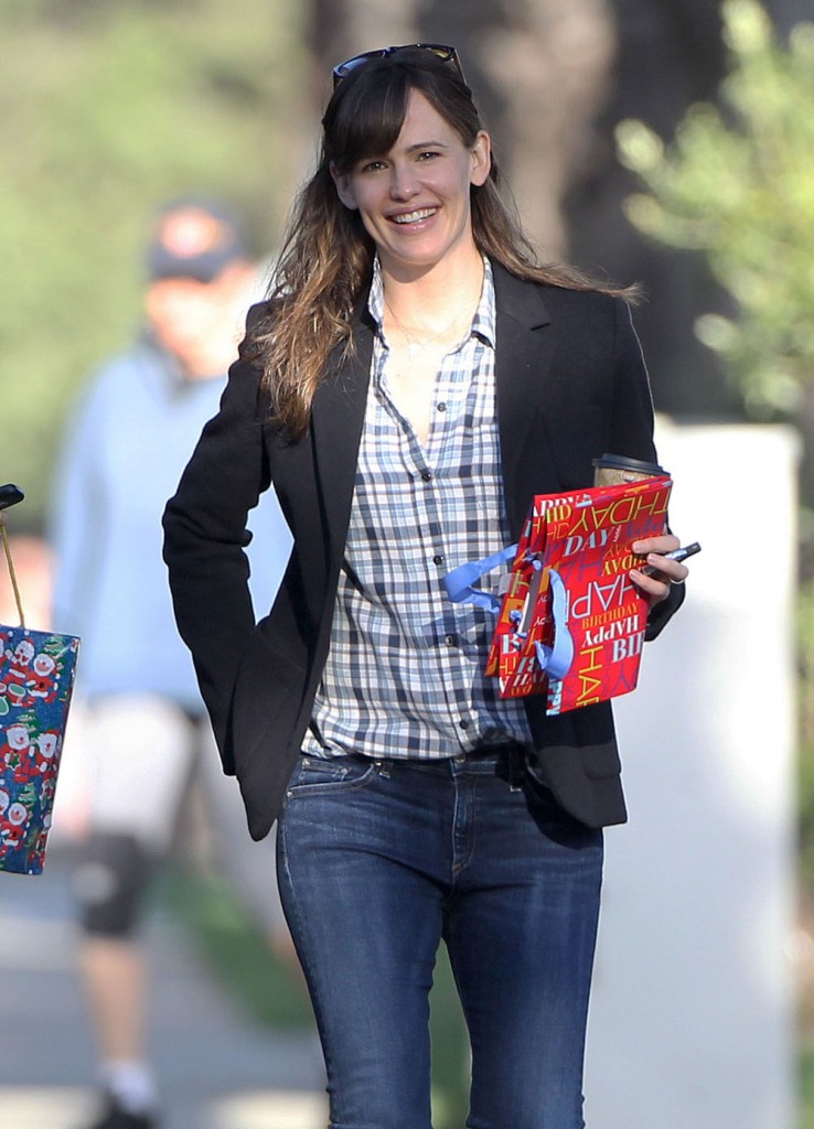 Jennifer Garner Leaves A Birthday Party