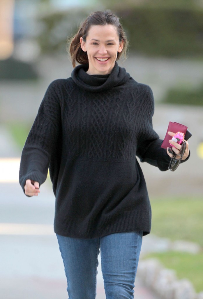 Jennifer Garner Goes Shopping In Brentwood