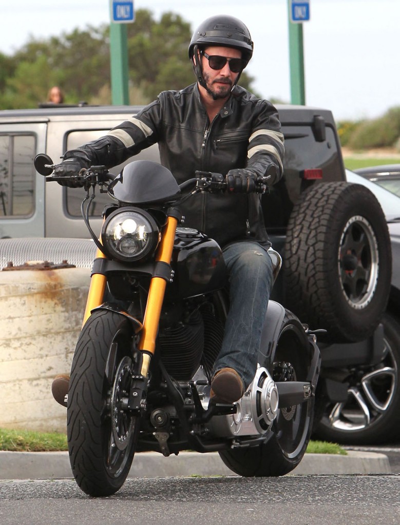 Keanu Reeves Stops At A Classic Car Meet