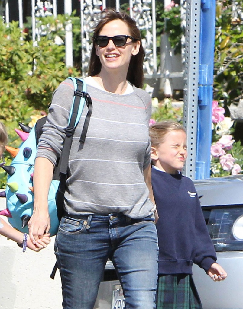 Jennifer Garner Out And About With Her Daughters
