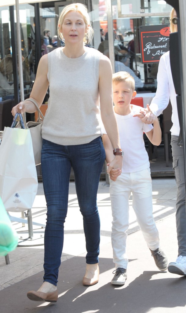 Kelly Rutherford leaving the Martinez