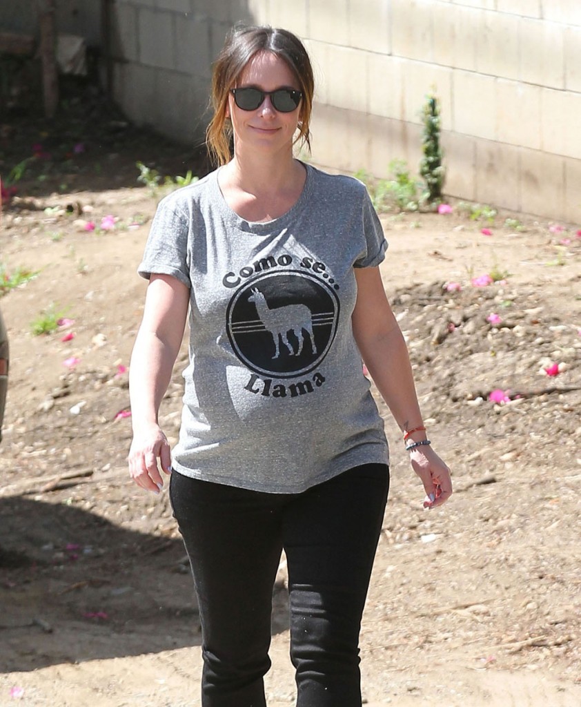 Exclusive... Pregnant Jennifer Love Hewitt Out And About In Santa Monica
