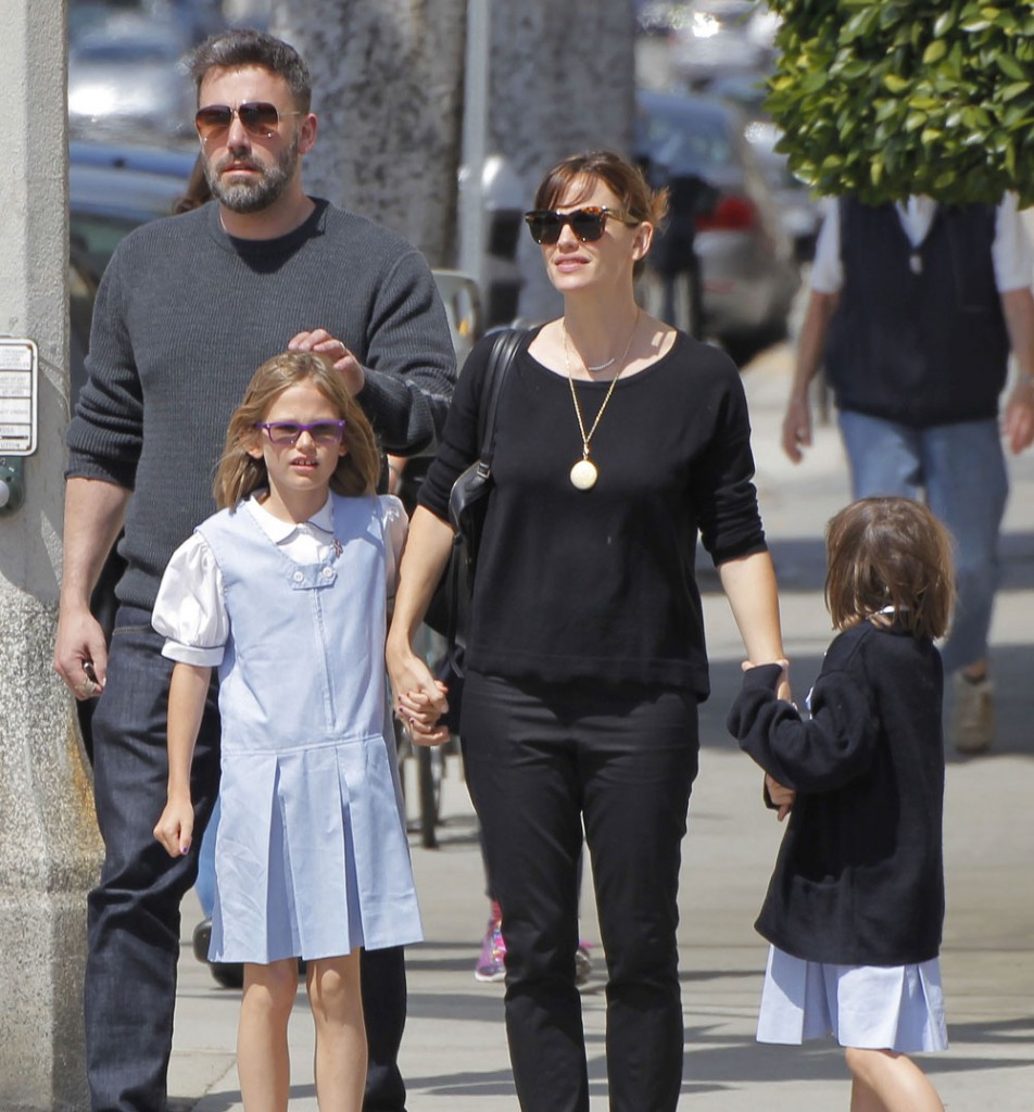 Ben & Jen Take Their Daughters Out For Ice Cream