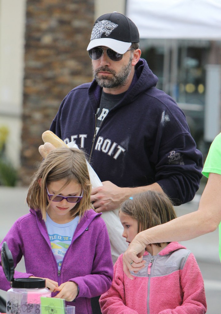 Ben Affleck & Jennifer Garner Visit The Farmer's Market With Their Children