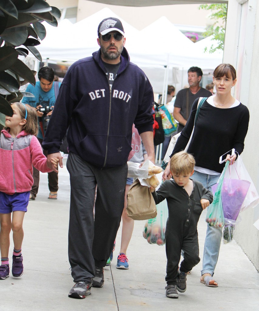 Ben Affleck & Jennifer Garner Visit The Farmer's Market With Their Children